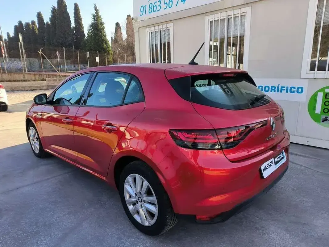 Usado Renault Mégane Business 116 CV (85 kW) 2022 Rojo Utilitario