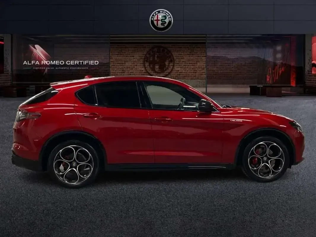 Usado Alfa Romeo Stelvio Veloce 211 CV (155 kW) 2023 Rojo SUV