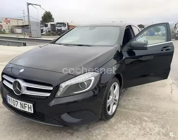Usado Mercedes A200 Urban 136 CV (100 kW) 2015 Negro Utilitario