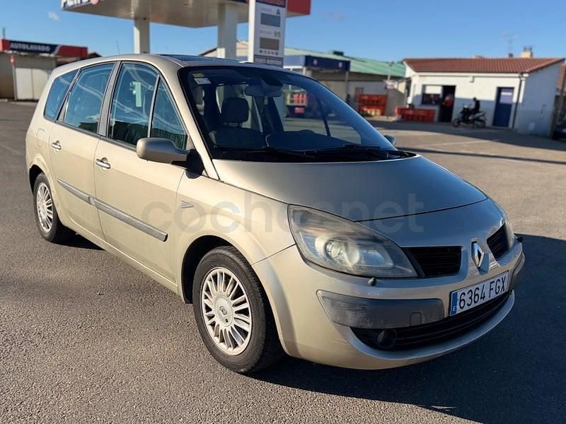 Usado Renault Grand Scénic II Privilege 165 CV (121 kW) 2007 Beige Monovolumen