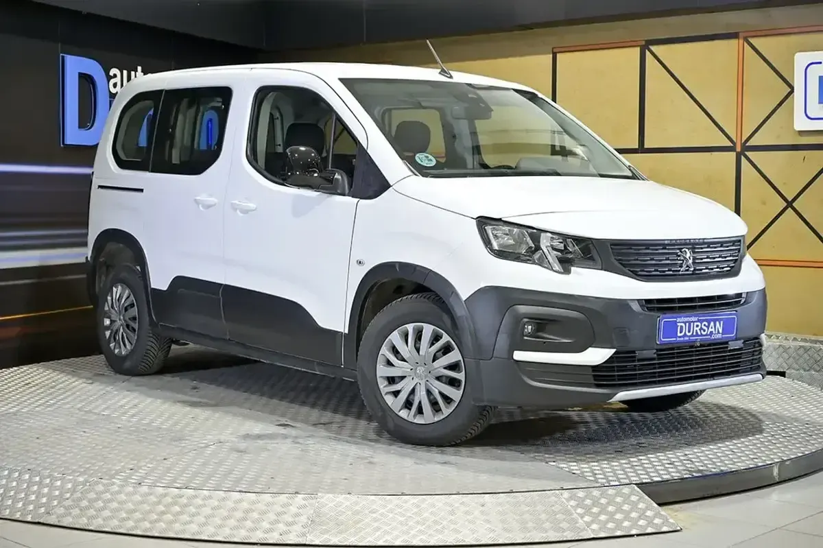 Usado Peugeot Rifter Active 100 CV (73 kW) 2022 Blanco Monovolumen