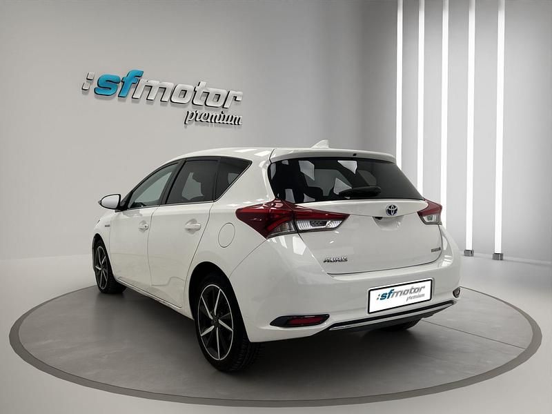 Usado Toyota Auris Touring Sports Edition 136 CV (100 kW) 2018 Gris Familiar