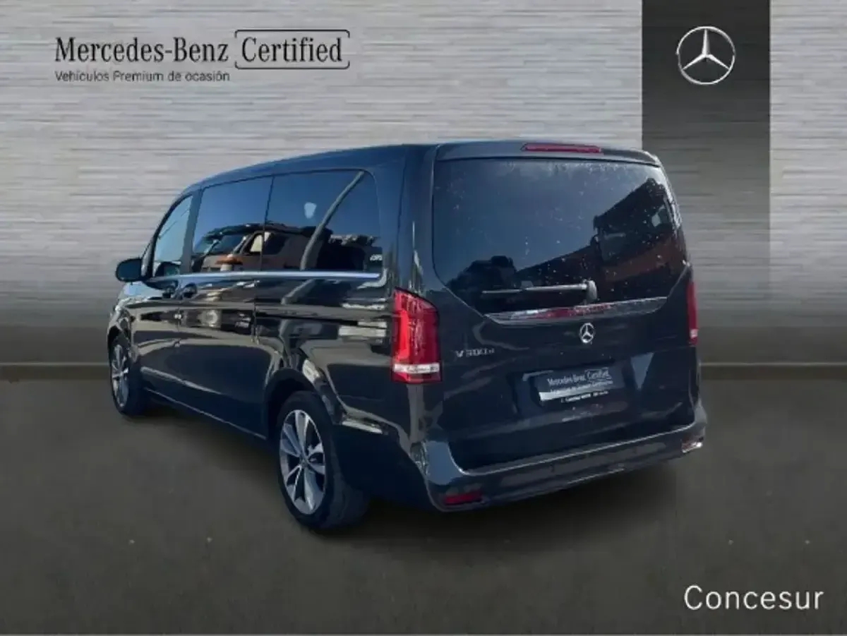 Usado Mercedes V300 Avantgarde 239 CV (175 kW) 2024 Gris Monovolumen