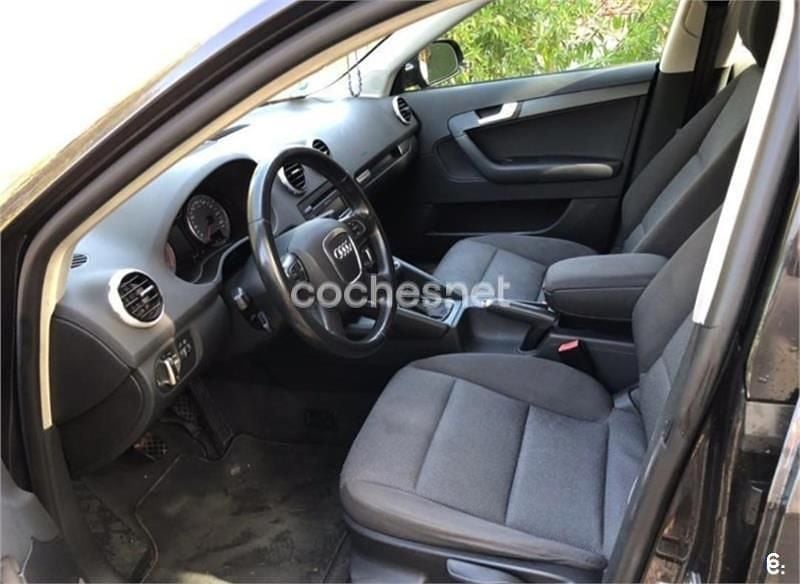 Usado Audi A3 Ambition 105 CV (77 kW) 2011 Gris / plata Utilitario