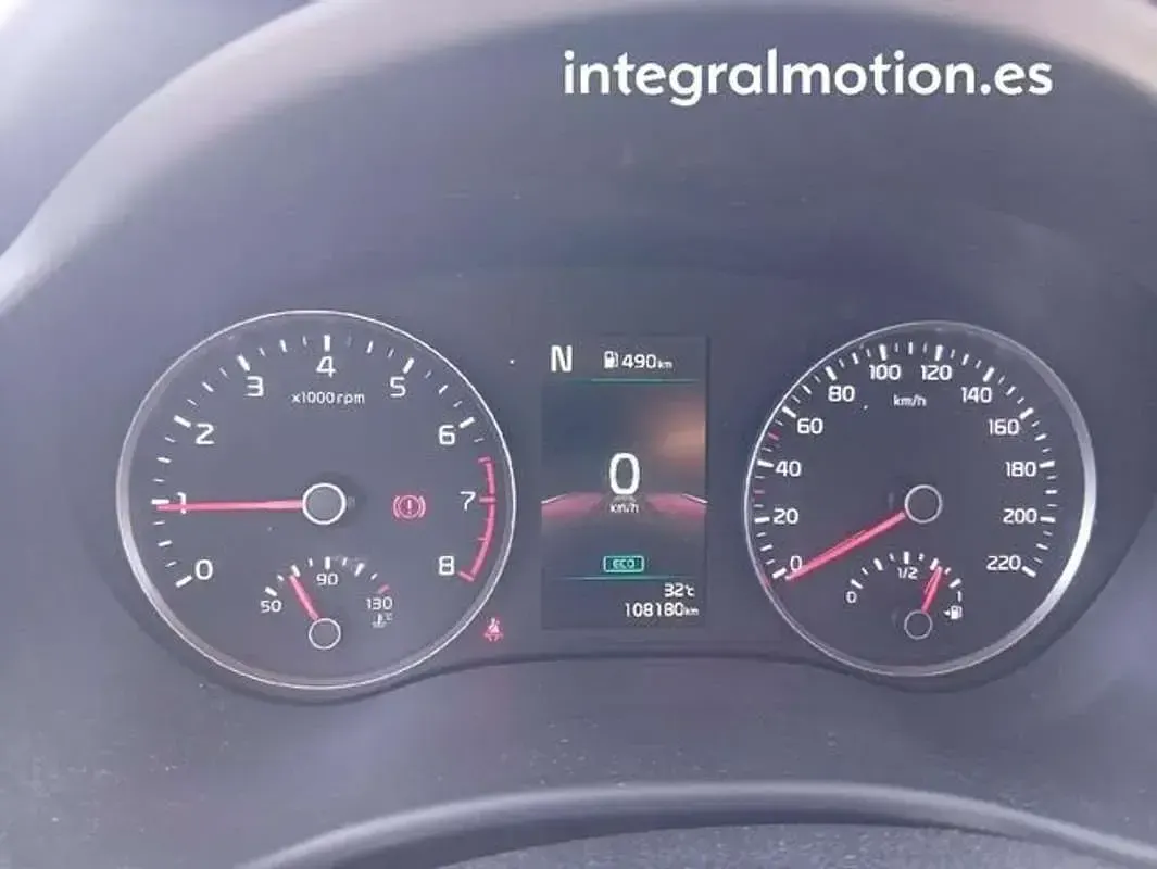 Usado Kia Rio 101 CV (74 kW) 2022 Rojo Berlina