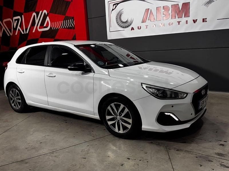 Usado Hyundai i30 GO! 95 CV (69 kW) 2019 Blanco Berlina