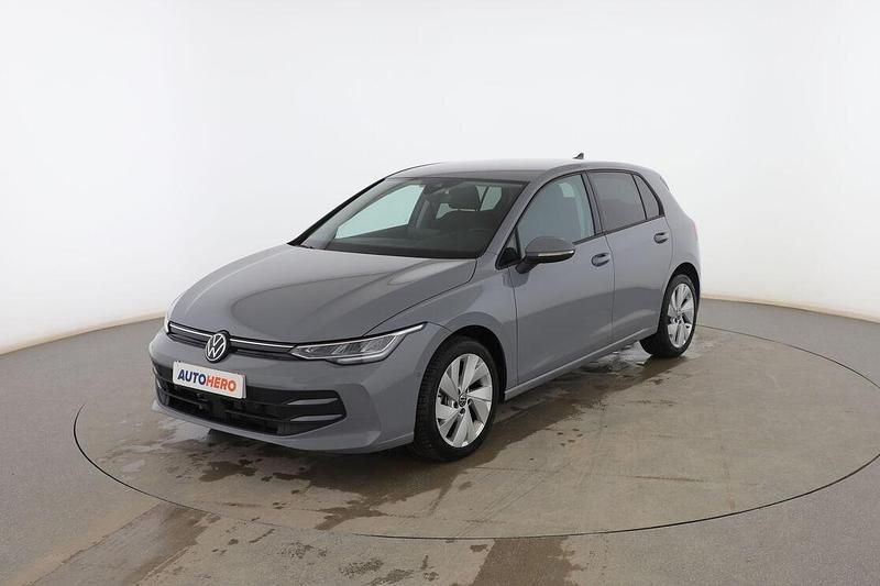 Usado VW Golf VIII Life 116 CV (85 kW) 2025 Gris Utilitario