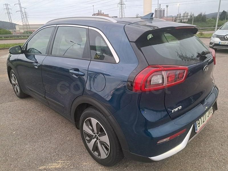 Usado Kia Niro 141 CV (103 kW) 2017 Azul SUV