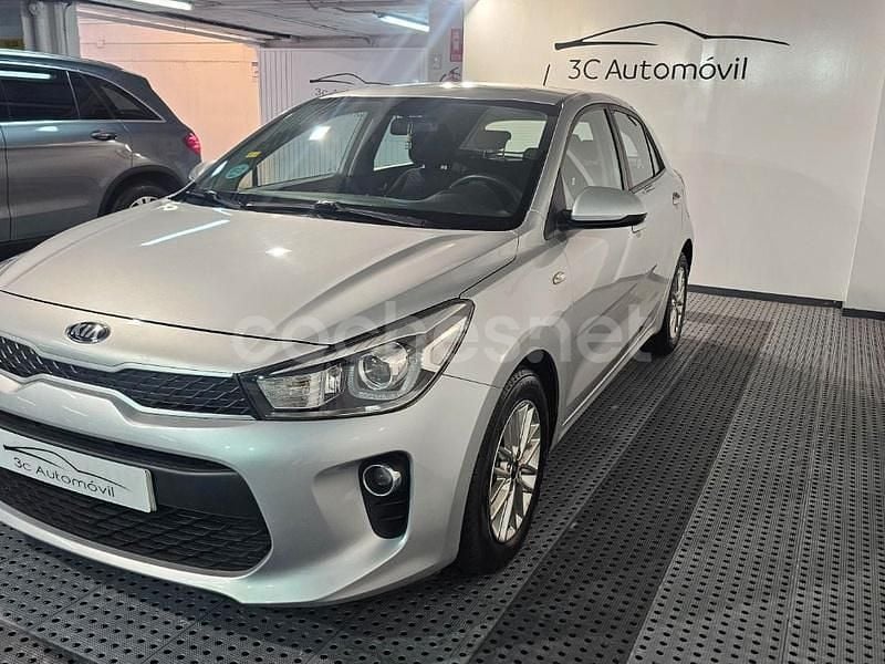 Usado Kia Rio 77 HP (56 kW) 2018 Cinzento Sedan