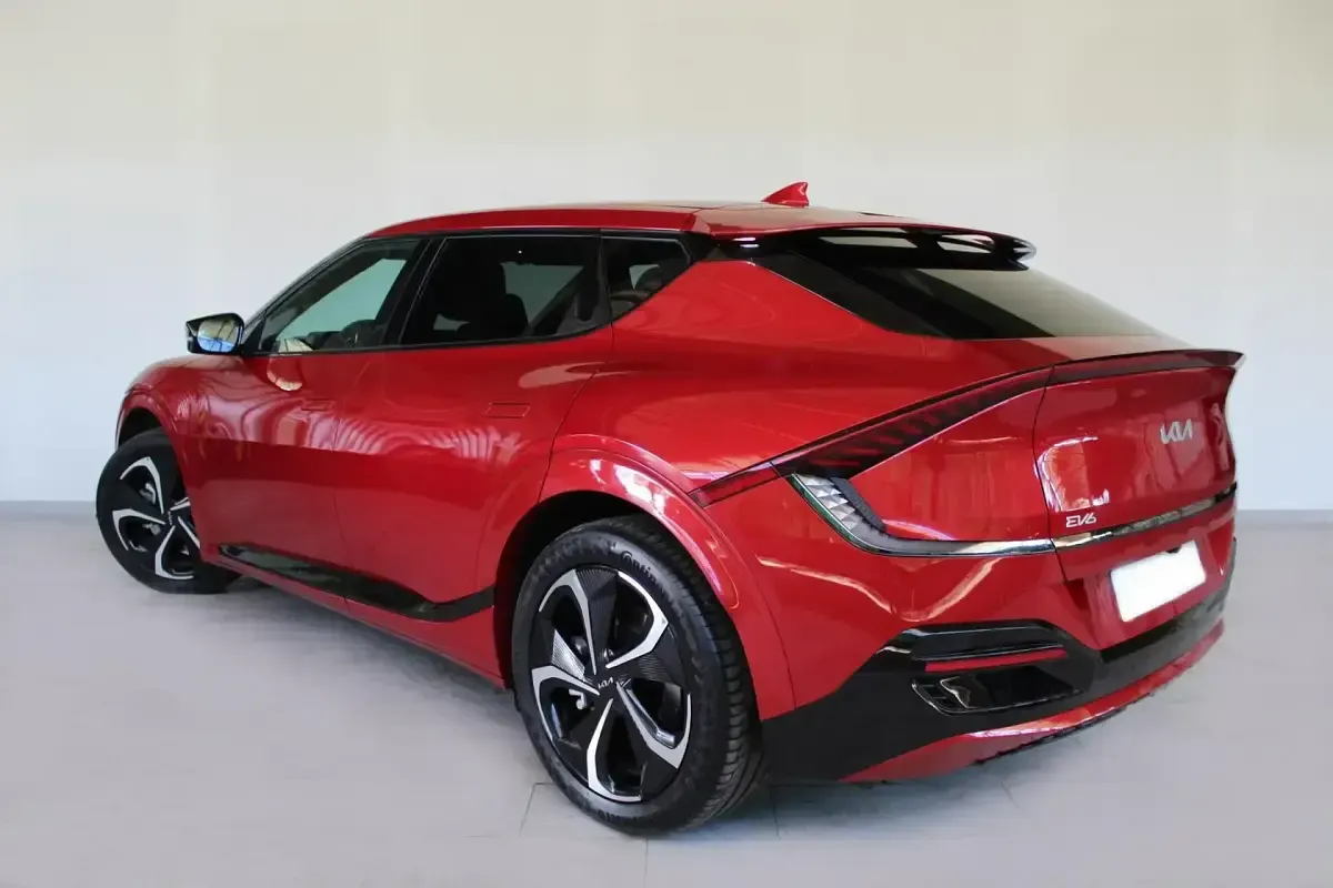 Używany Kia EV6 GT-Line 239 kW (325 KM) 2024 Czerwony SUV