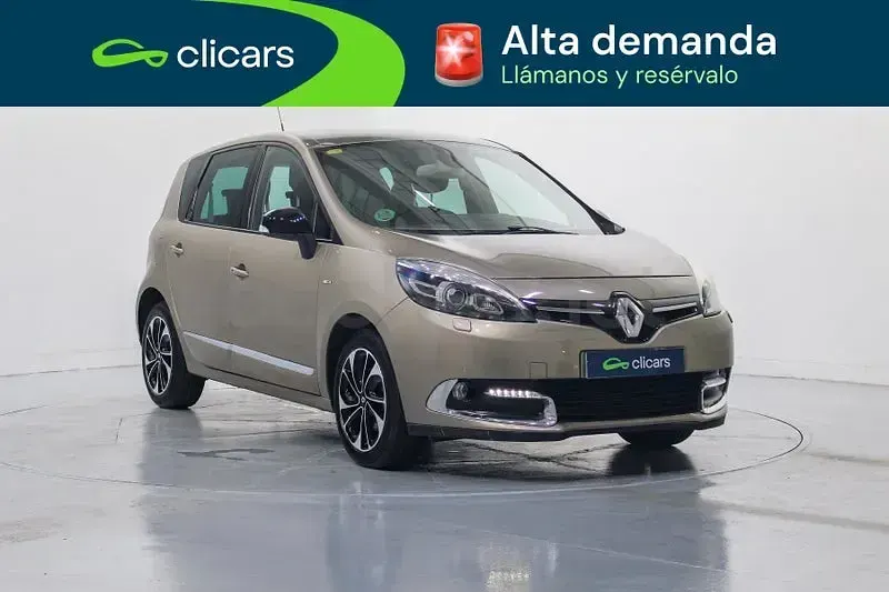 Usado Renault Scénic Bose Edition 132 CV (97 kW) 2015 Marrón Monovolumen
