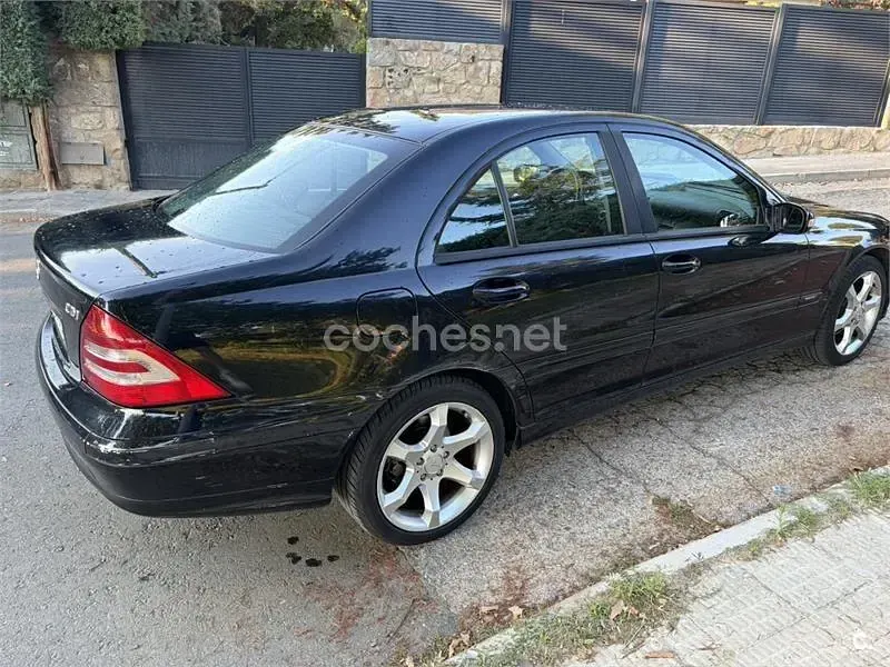 Usado Mercedes C220 Sport Edition 150 CV (110 kW) 2006 Azul Berlina