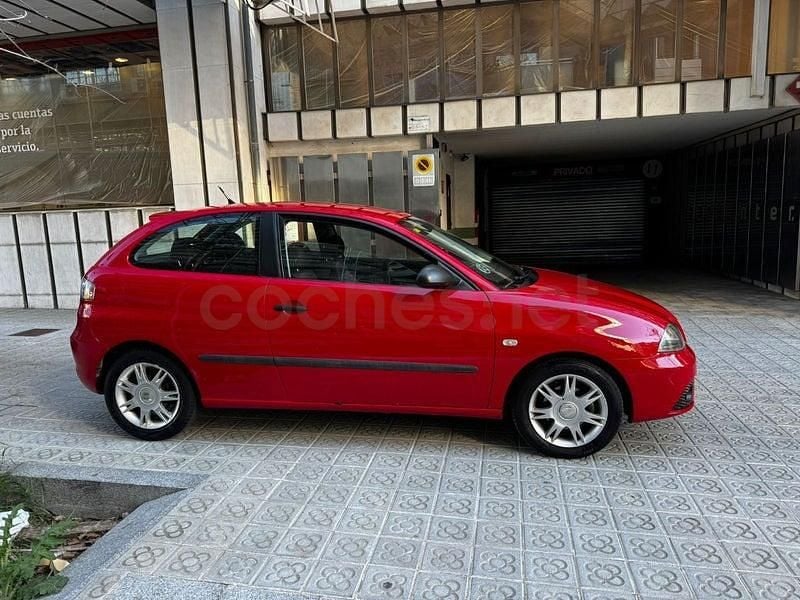 Usado Seat Ibiza Reference 100 CV (73 kW) 2007 Rojo Utilitario