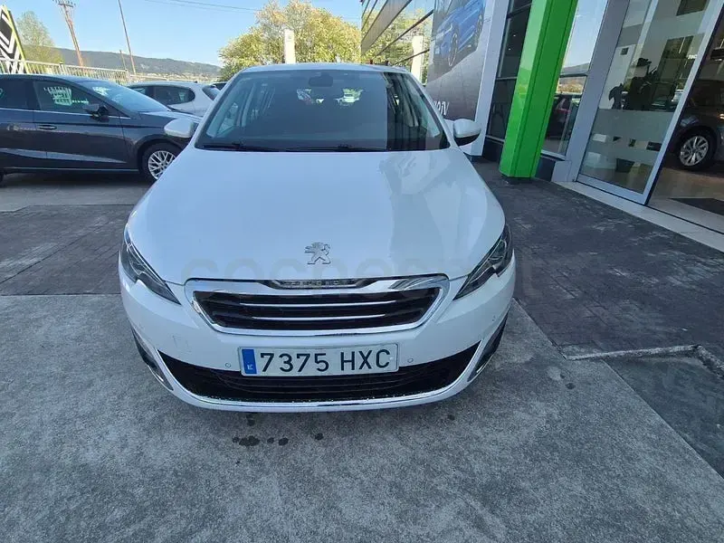 Usado Peugeot 308 Allure 155 CV (114 kW) 2014 Blanco Berlina