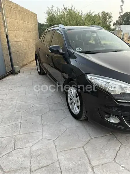 Usado Renault Mégane GrandTour Dynamique 110 CV (80 kW) 2012 Negro Familiar