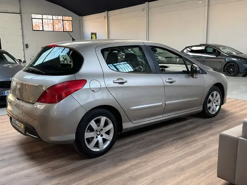 Usado Peugeot 308 Active 115 CV (84 kW) 2013 Beige Berlina