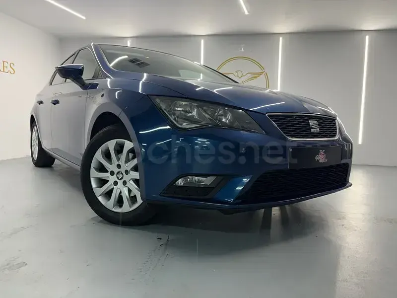 Usado Seat Leon Reference 105 CV (77 kW) 2015 Azul Berlina