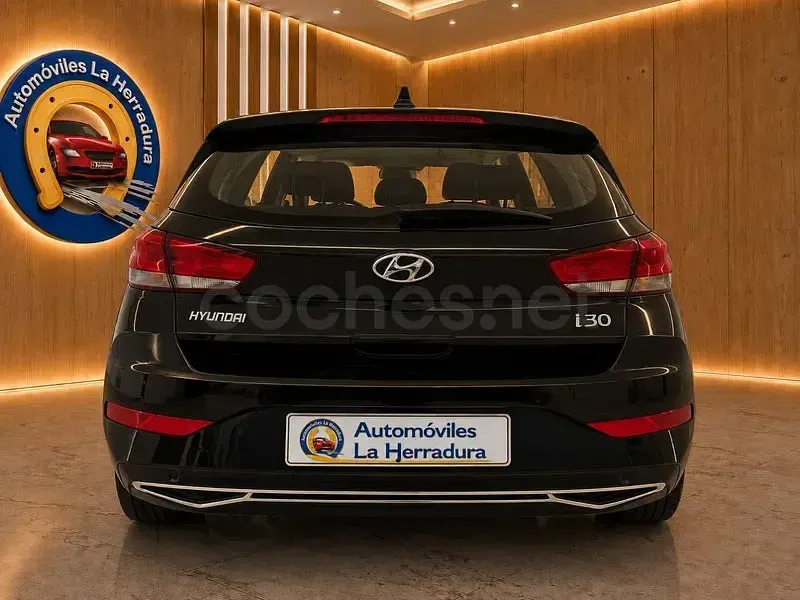 Usado Hyundai i30 N Line 120 CV (88 kW) 2023 Negro Familiar