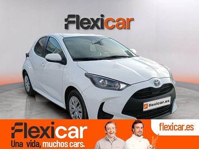 Usado Toyota Yaris Hybrid Active 116 CV (85 kW) 2021 Blanco