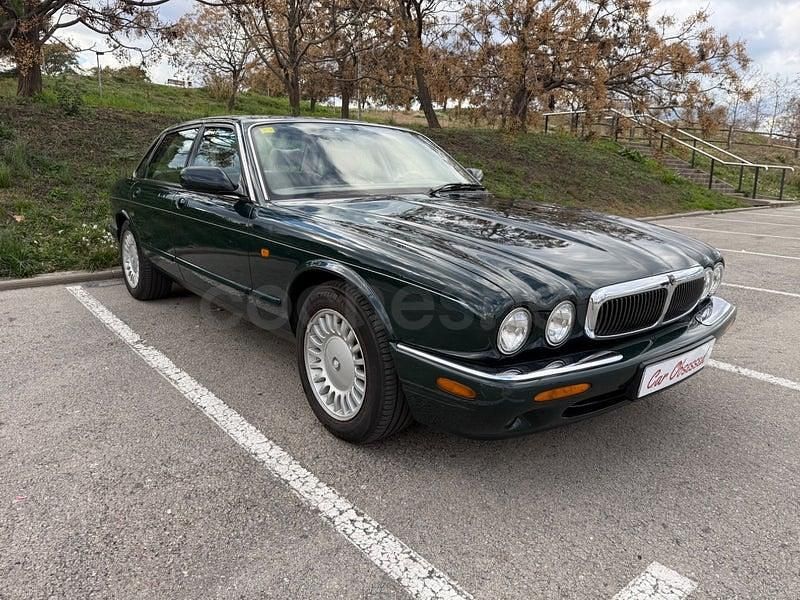 Usado Jaguar XJ8 Executive 290 CV (213 kW) 1999 Verde Berlina