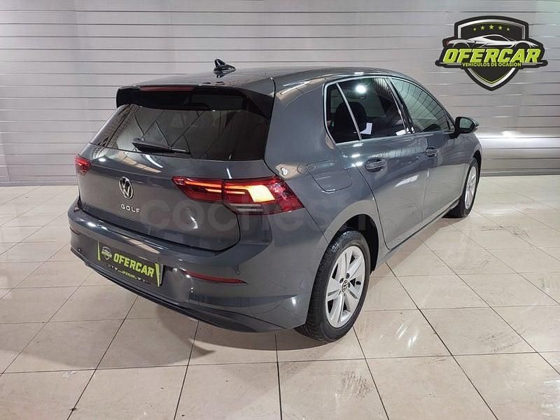 Usado VW Golf VIII 115 CV (84 kW) 2022 Gris / plata Berlina