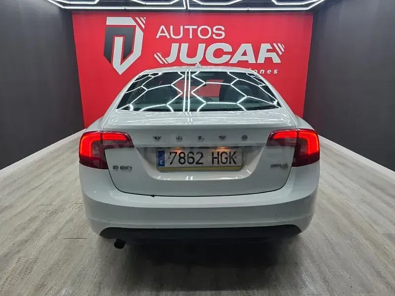 Usado Volvo S60 Momentum 115 CV (84 kW) 2012 Blanco Berlina