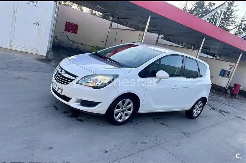 Usado Opel Meriva Excellence 110 CV (80 kW) 2015 Blanco Monovolumen