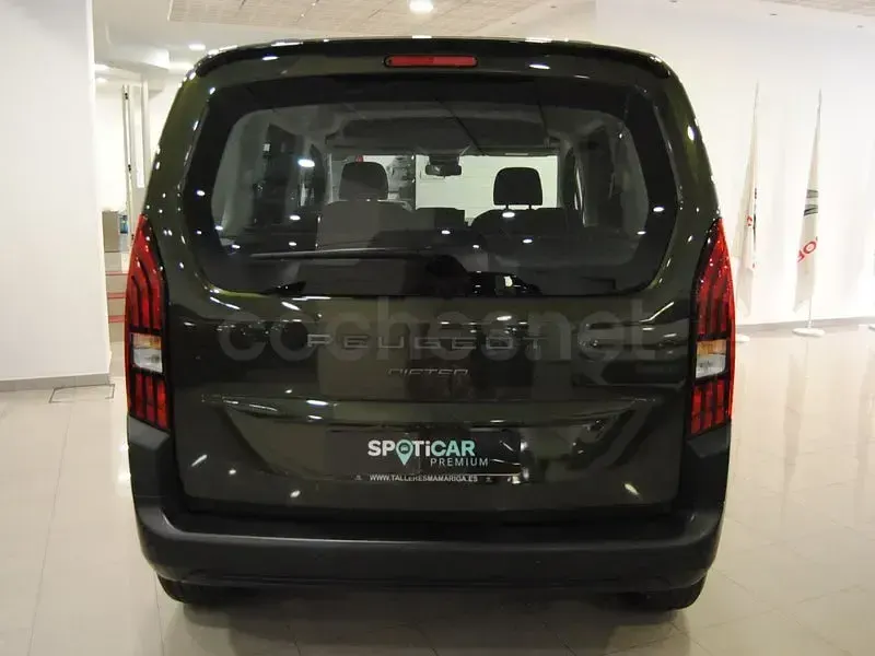 Usado Peugeot Rifter Allure 100 CV (73 kW) 2025 Verde Monovolumen