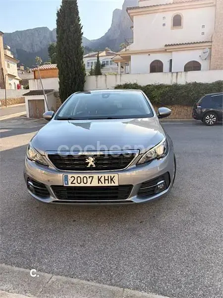 Usado Peugeot 308 Active 100 CV (73 kW) 2018 Gris / plata Berlina