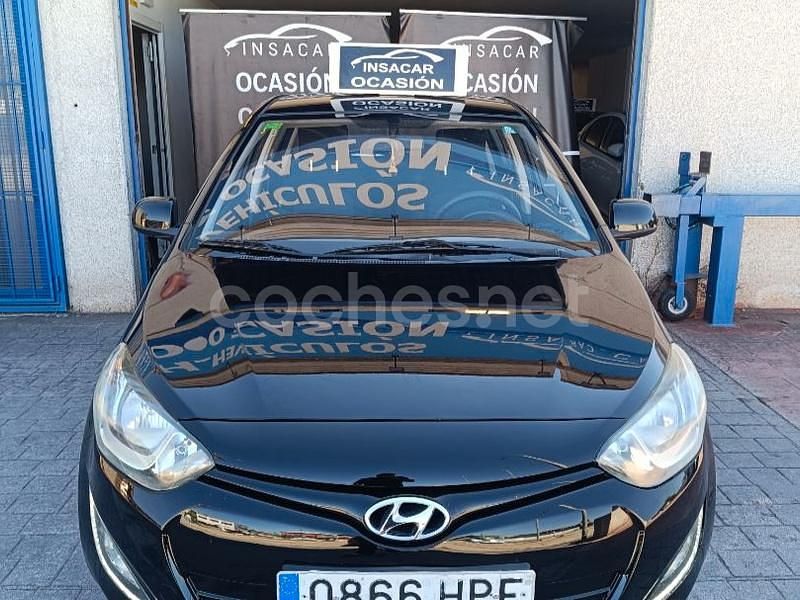 Usado Hyundai i20 85 CV (62 kW) 2013 Negro Berlina