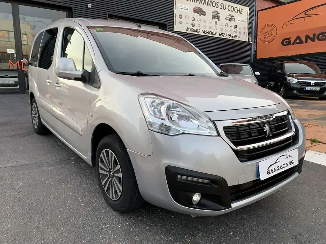 Usado Peugeot TePee Active 99 CV (72 kW) 2017 Gris Van