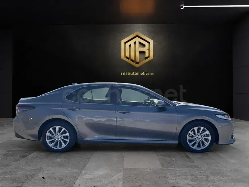 Usado Toyota Camry Advance 218 CV (160 kW) 2022 Gris / plata Berlina