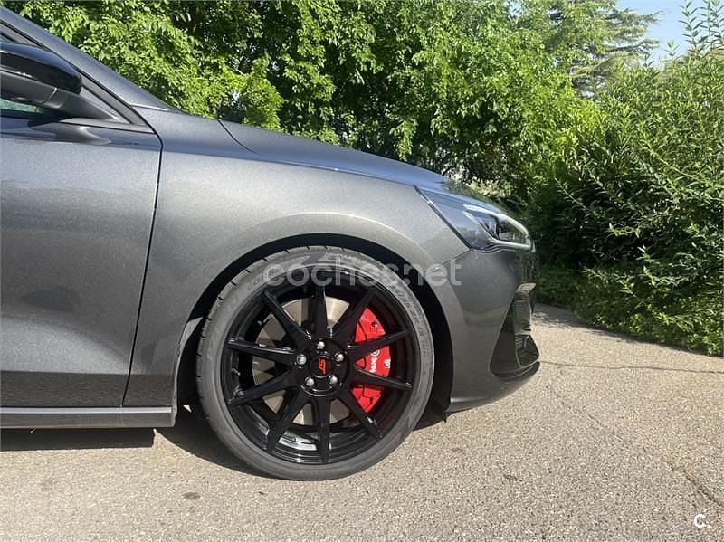 Gris / plata Usado 2025 Ford Focus ST Berlina | 33.900 € (Precio justo) - Imagen 1/4