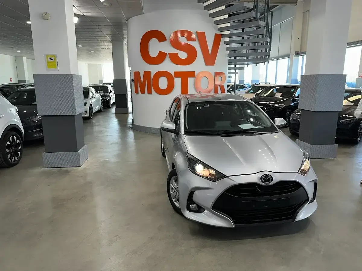Usado Mazda 2 Center-Line 116 CV (85 kW) 2023 Gris / plata Utilitario