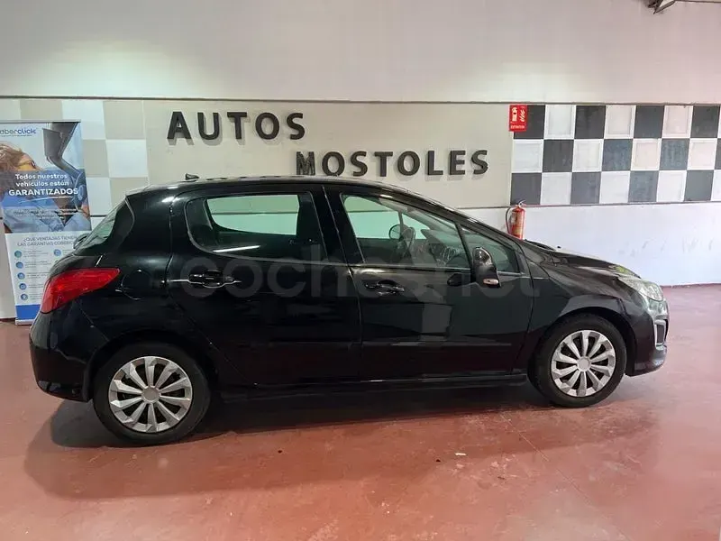 Usado Peugeot 308 Access 92 CV (67 kW) 2012 Negro Berlina