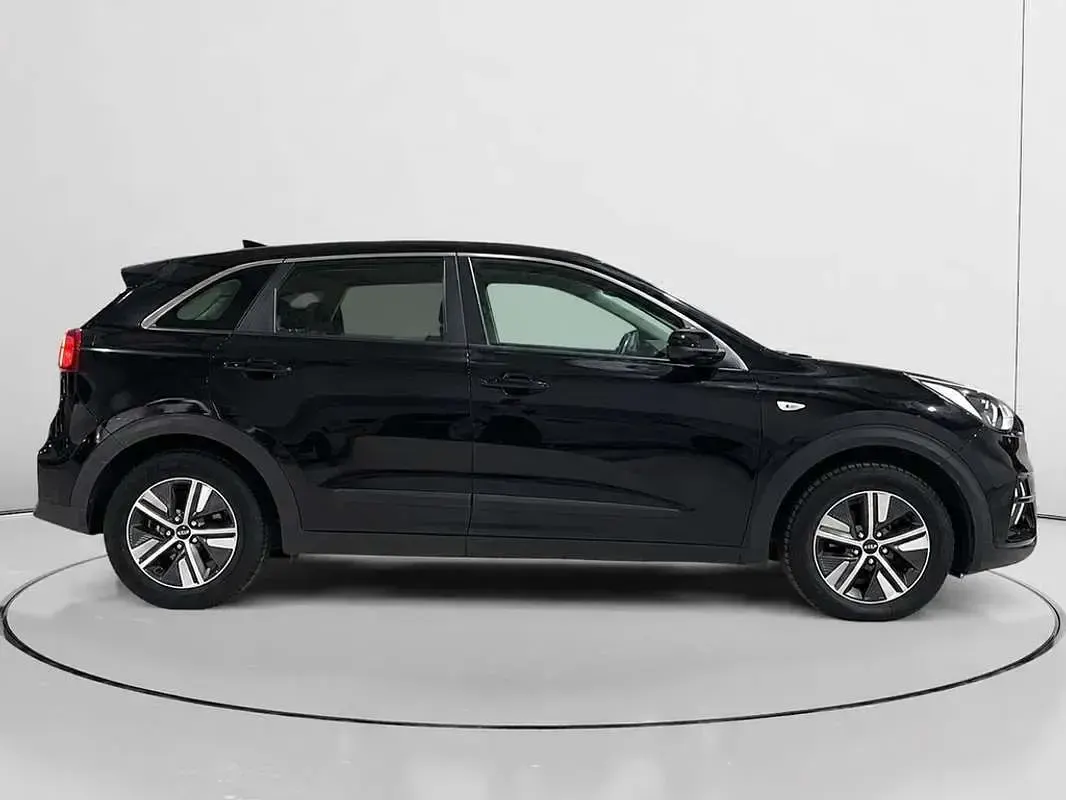Usado Kia Niro 141 CV (103 kW) 2022 Negro SUV