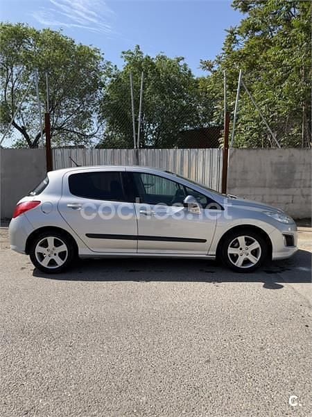 Usado Peugeot 308 Business-Line 92 HP (67 kW) 2012 Cinzento Sedan