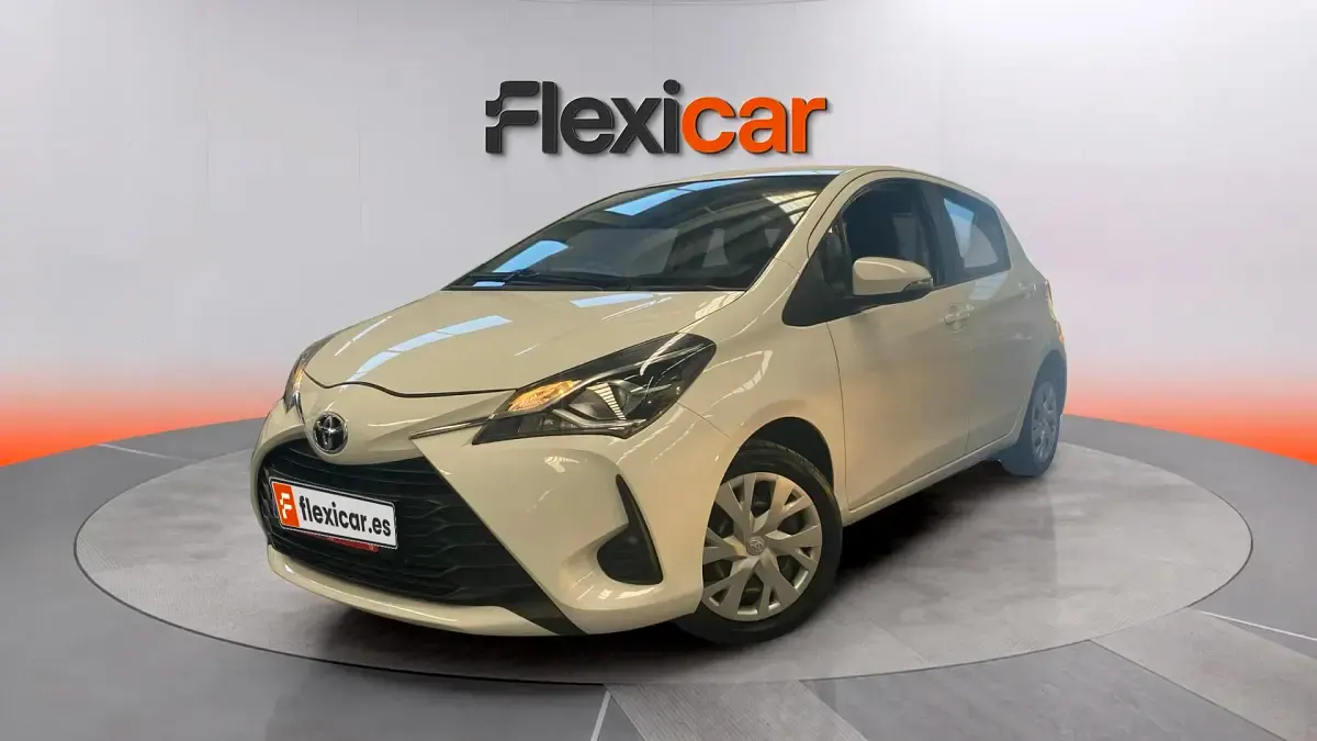 Usado Toyota Yaris Active 69 CV (50 kW) 2019 Blanco Berlina