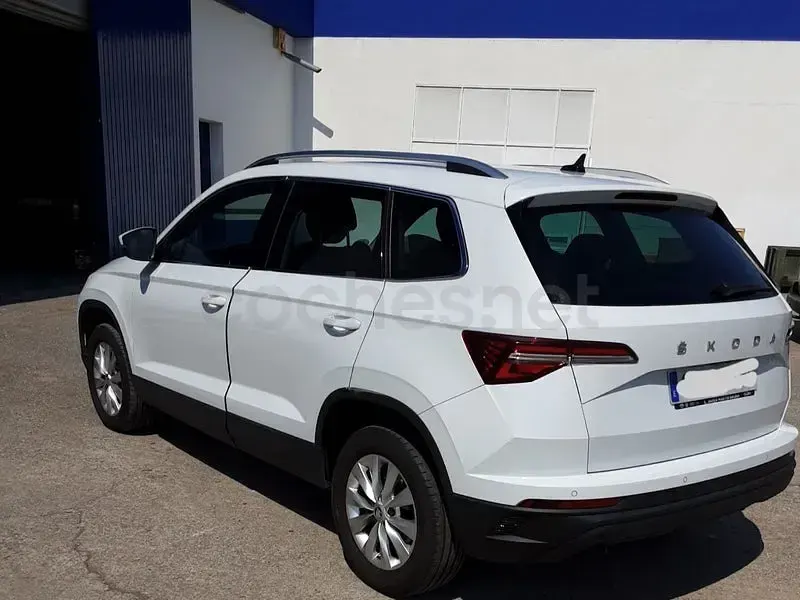 Usado Skoda Karoq Ambition 150 CV (110 kW) 2022 Blanco SUV