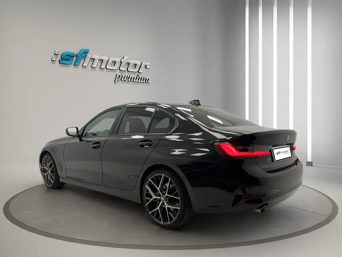 Usado BMW 318 Comfort Edition 149 CV (109 kW) 2020 Negro Berlina