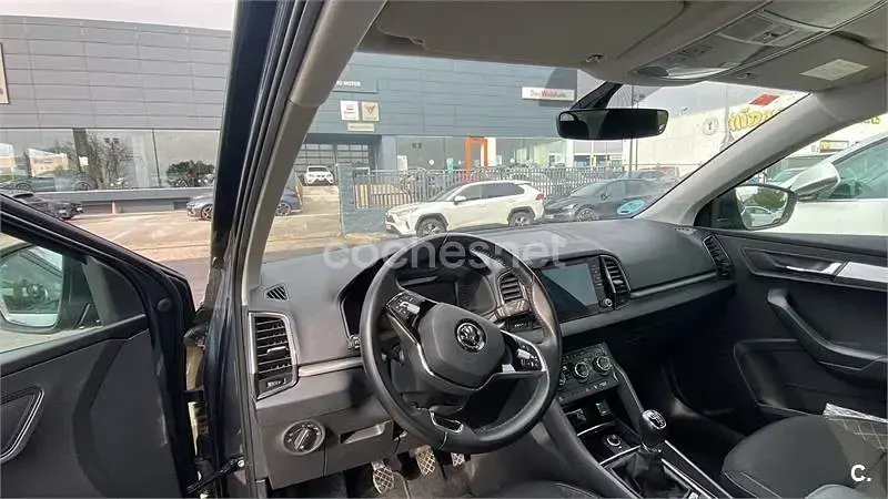 Usado Skoda Karoq Ambition 150 CV (110 kW) 2021 Gris / plata SUV