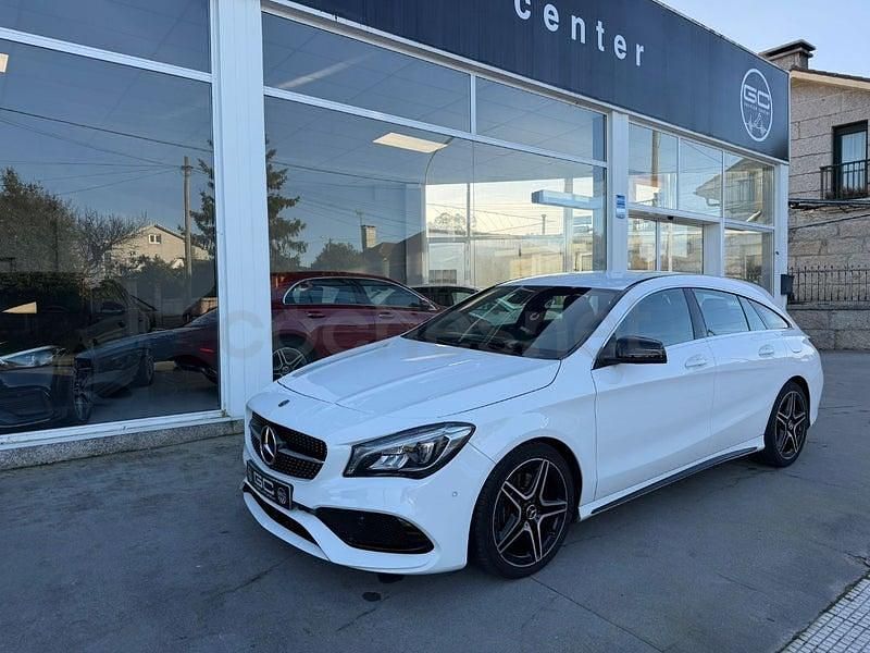Usado Mercedes CLA220 Shooting Brake 170 CV (125 kW) 2018 Blanco Familiar