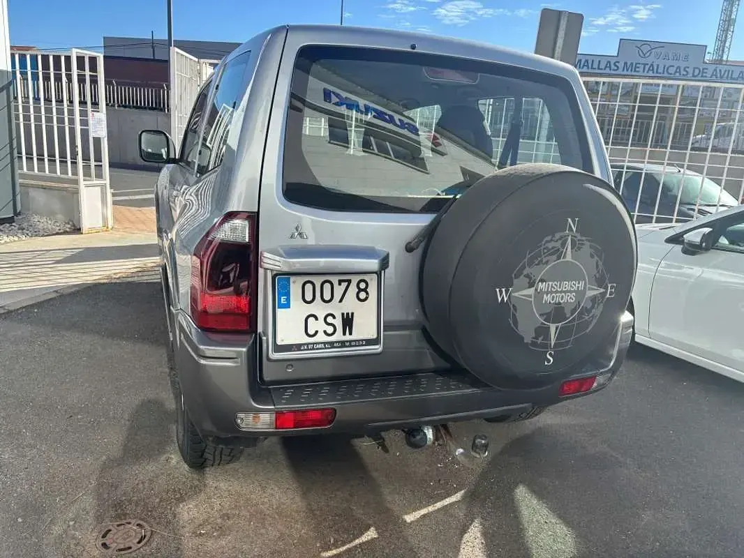 Usado Mitsubishi Montero 160 CV (117 kW) 2004 Plateado SUV