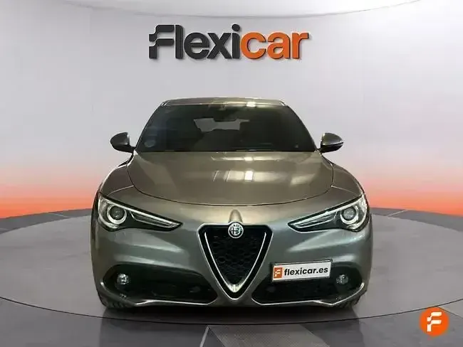 Usado Alfa Romeo Stelvio Executive 210 CV (154 kW) 2019 Gris SUV