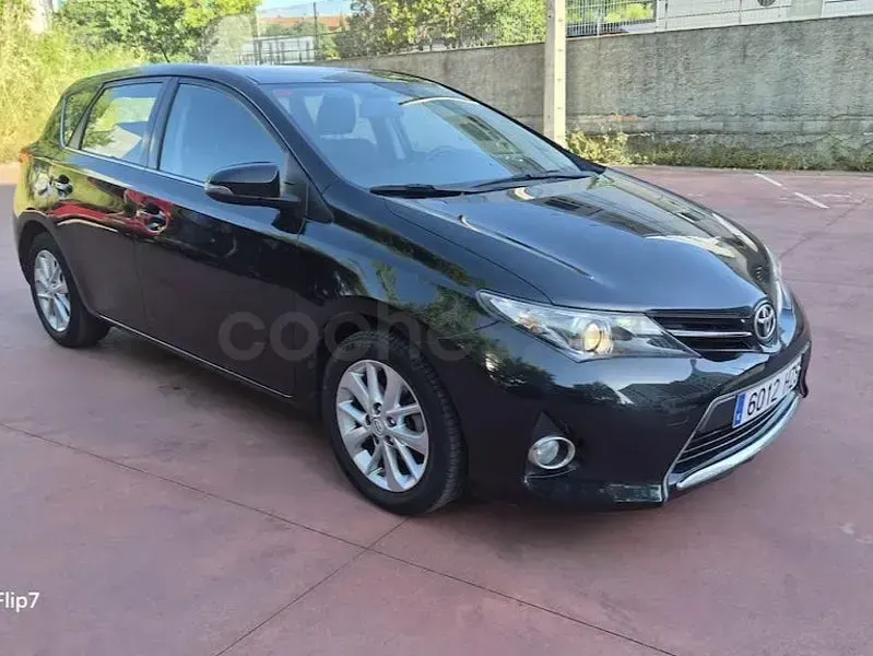 Usado Toyota Auris Active 132 CV (97 kW) 2014 Negro Berlina
