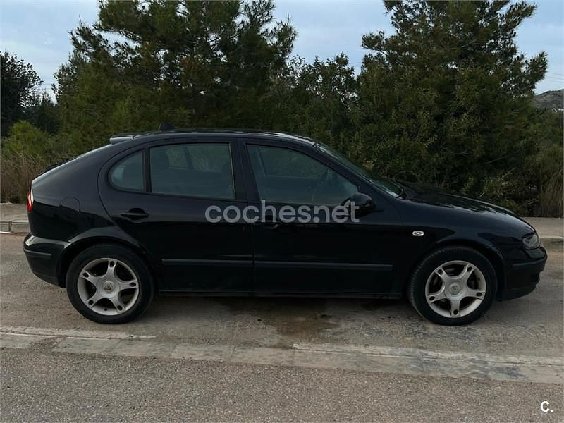 Usado Seat Leon Stella 110 CV (80 kW) 2004 Negro Utilitario