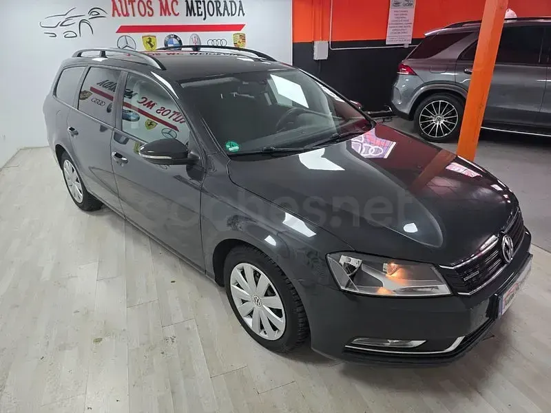 Usado VW Passat 105 CV (77 kW) 2013 Gris / plata Familiar