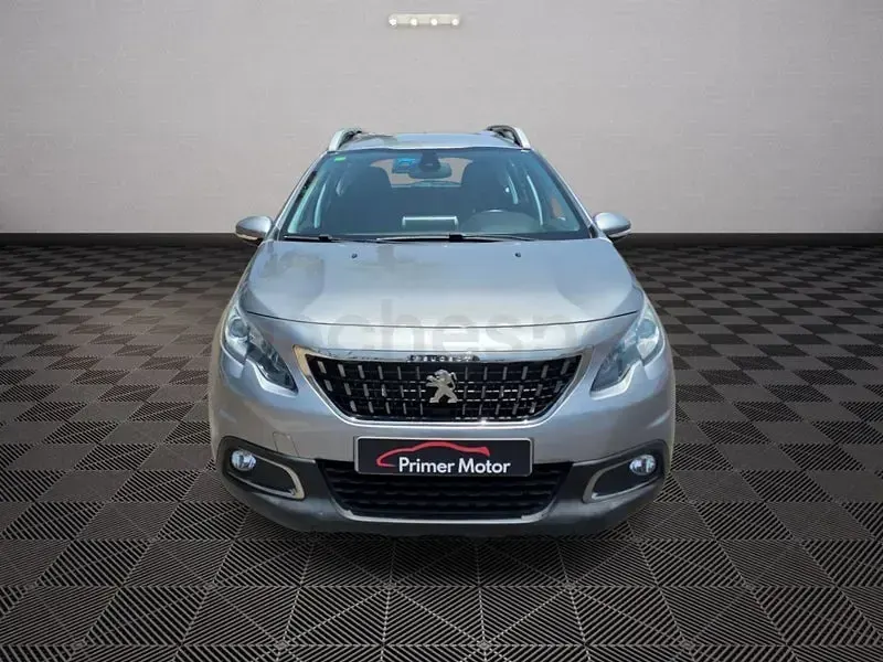 Usado Peugeot 2008 Style 82 CV (60 kW) 2018 Gris / plata SUV