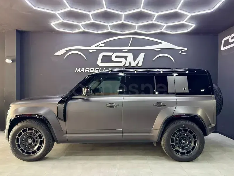 Usado Land Rover Defender 635 CV (467 kW) 2025 Gris / plata SUV