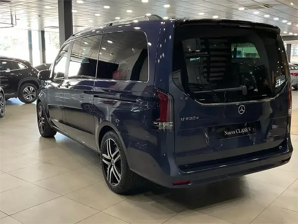 Nuevo Mercedes V250 Style 190 CV (139 kW) 2026 Azul Monovolumen